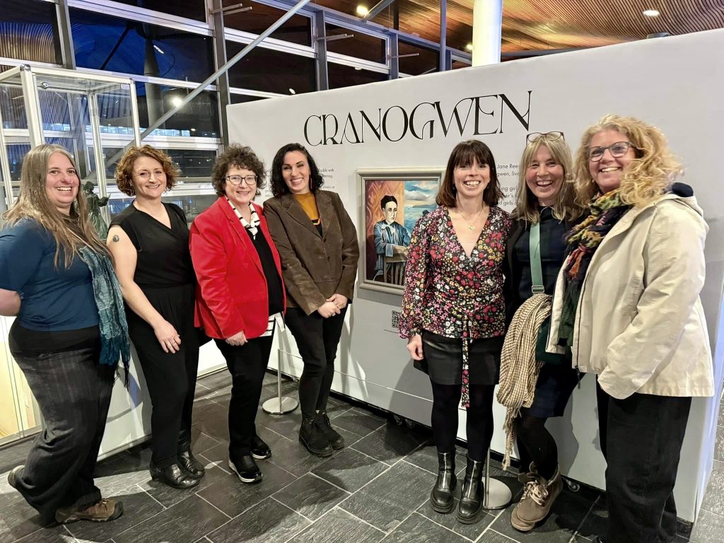 cranogwen statue team